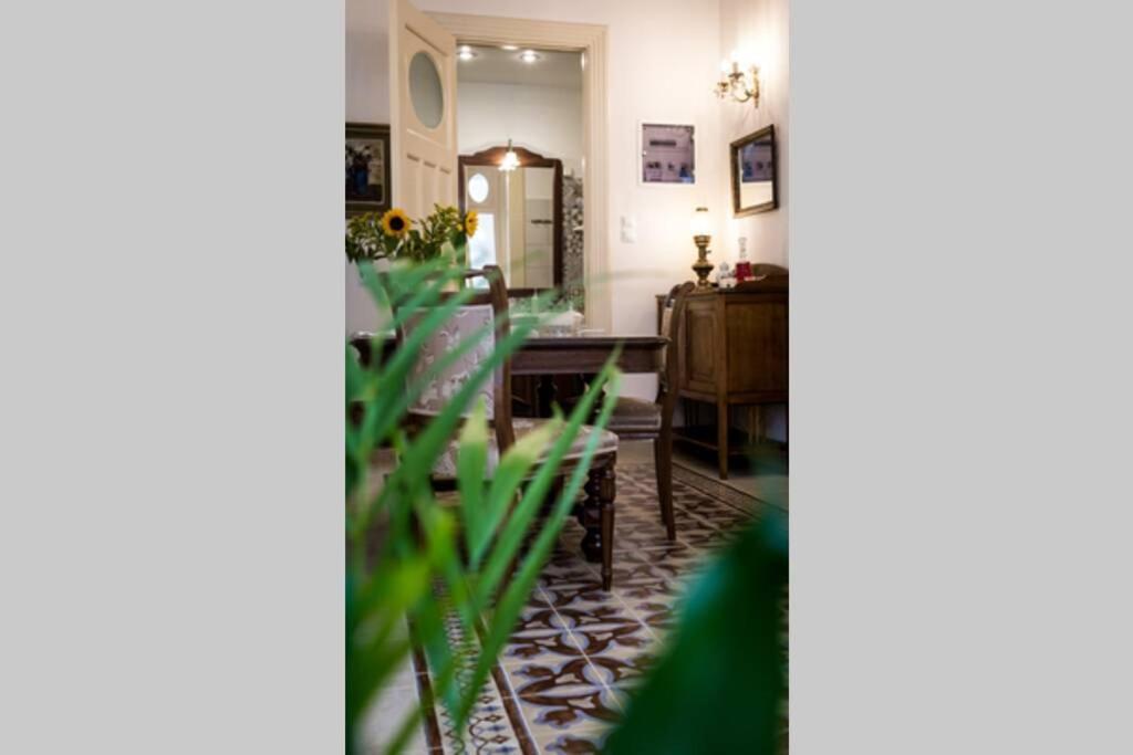 Neoclassical Flat With 2 Bedrooms In Piraeus Exterior photo